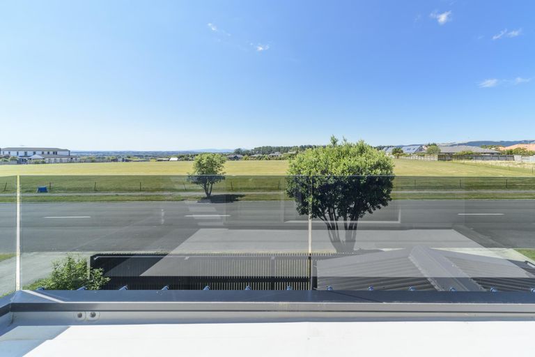 Photo of property in 140 Ruapehu Drive, Fitzherbert, Palmerston North, 4410