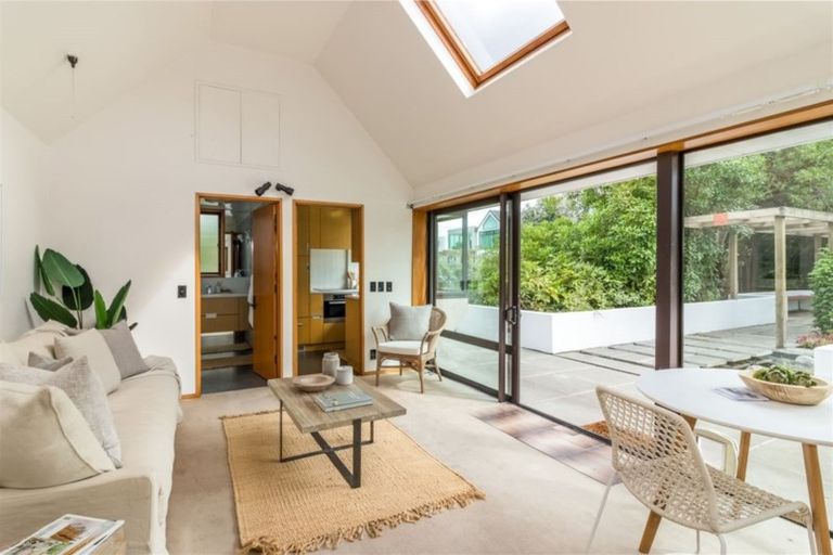 Photo of property in 100 Beachville Road, Redcliffs, Christchurch, 8081