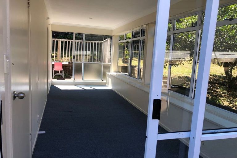 Photo of property in 40 Chatsworth Crescent, Pakuranga Heights, Auckland, 2010
