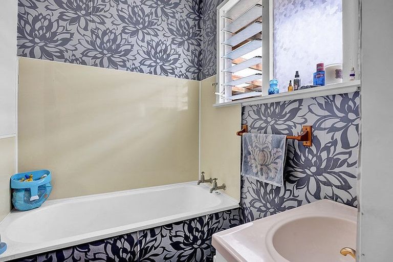 Photo of property in 77 Wilson Street, Hawera, 4610