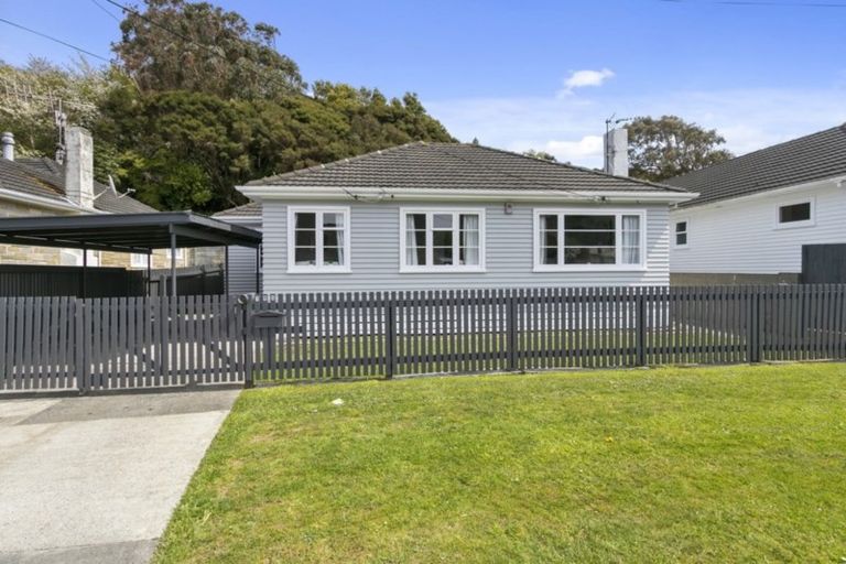 Photo of property in 195 Wellington Road, Wainuiomata, Lower Hutt, 5014