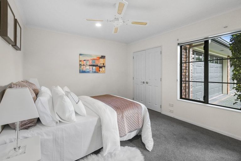 Photo of property in 16 Crannich Place, Wattle Downs, Auckland, 2103