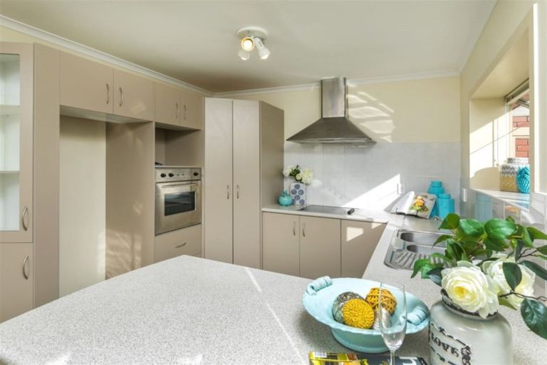 Photo of property in 1 Burton's Drive, Swanson, Auckland, 0614