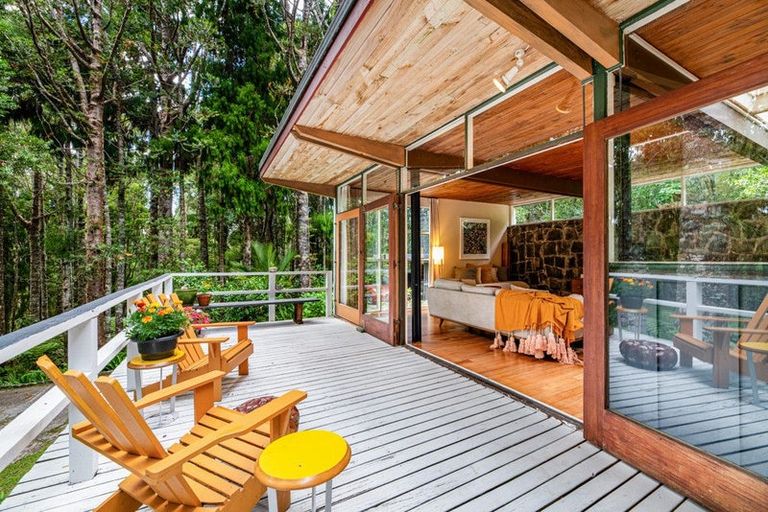 Photo of property in 30 Kopiko Road, Titirangi, Auckland, 0604