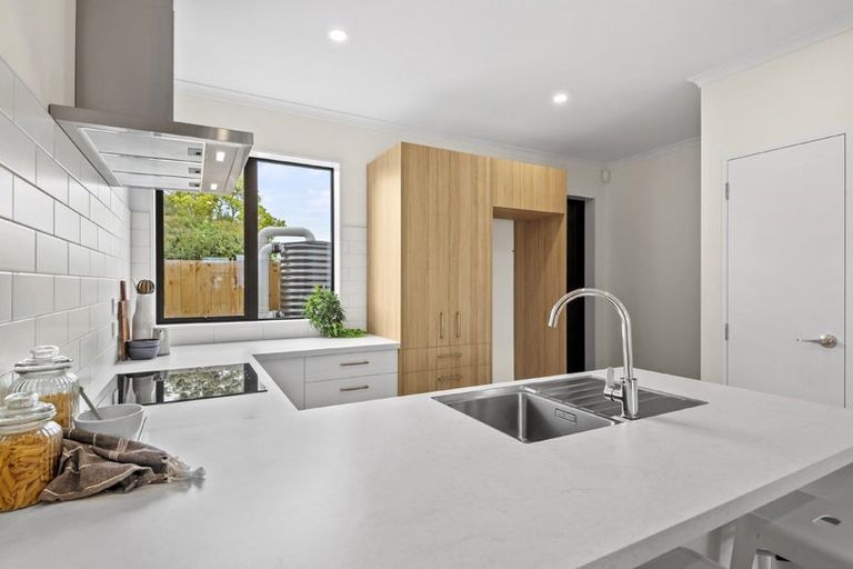 Photo of property in 15 Isabella Lane, Henderson, 0610