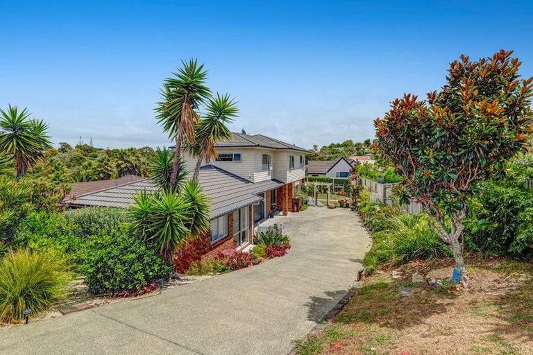 Photo of property in 13 Andre Rise, Stanmore Bay, Whangaparaoa, 0932