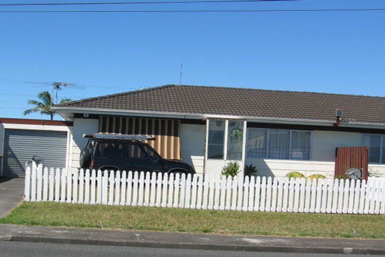 Photo of property in 2/27 Brains Road, Kelston, Auckland, 0602