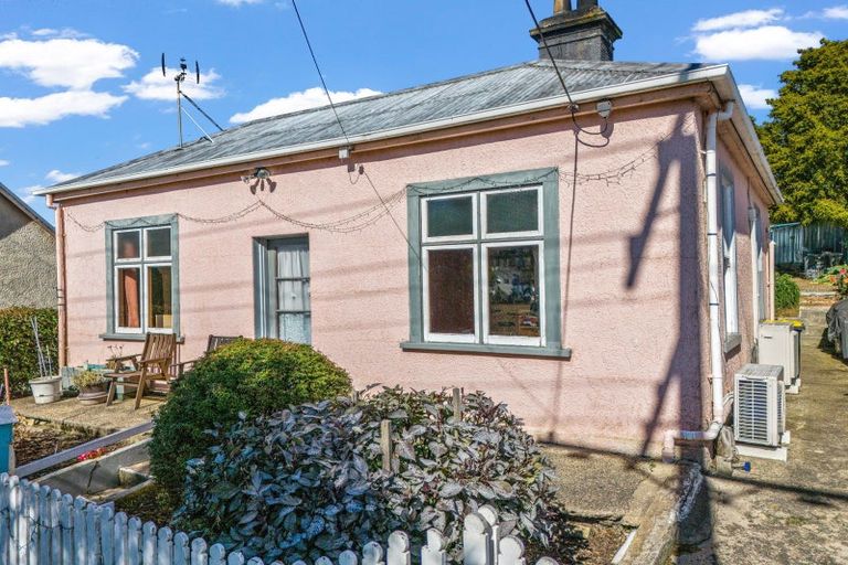 Photo of property in 16 Scotia Street, Port Chalmers, 9023