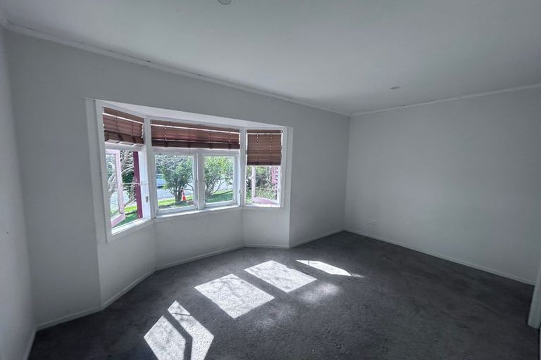 Photo of property in 45 Kingdale Road, Henderson, Auckland, 0610