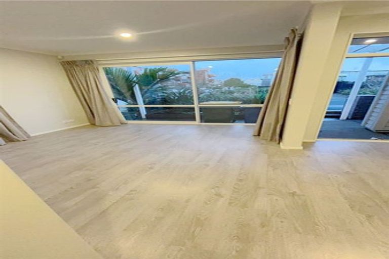 Photo of property in 10 Vincent Lane, Hobsonville, Auckland, 0616