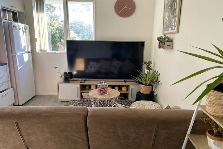 Photo of property in 33 Hewlett Road, Massey, Auckland, 0614