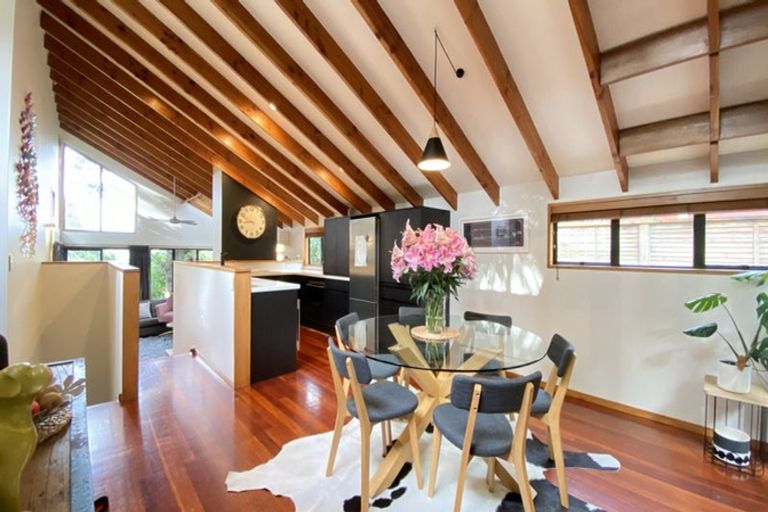 Photo of property in 31 York Road, Titirangi, Auckland, 0604