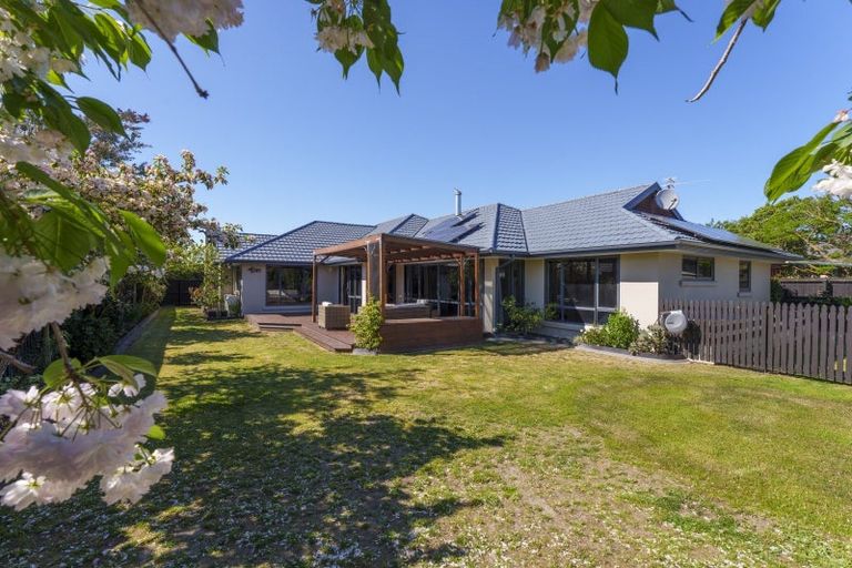 Photo of property in 16 Bottle Lake Drive, Parklands, Christchurch, 8083
