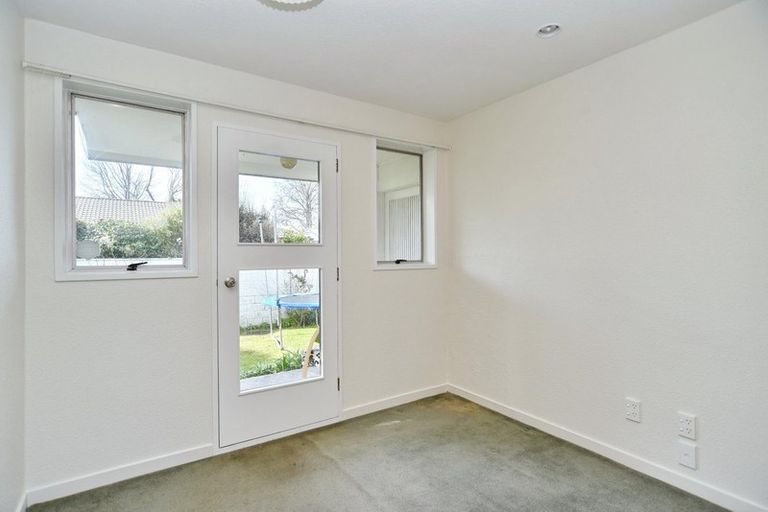 Photo of property in 21 Heaphy Place, Casebrook, Christchurch, 8051