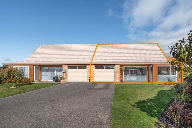 Photo of property in Holdsworth Villas, 54/2 William Donald Drive, Solway, Masterton, 5810