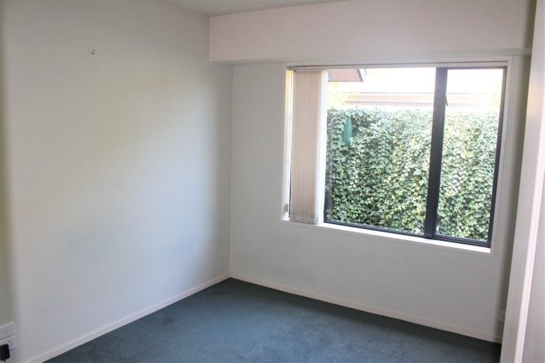 Photo of property in 183 Memorial Avenue, Burnside, Christchurch, 8053