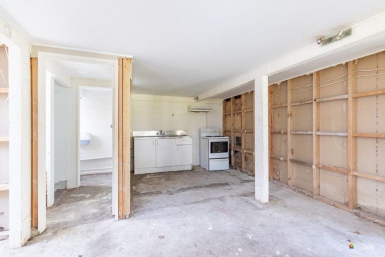 Photo of property in 15 James Grove, Stokes Valley, Lower Hutt, 5019