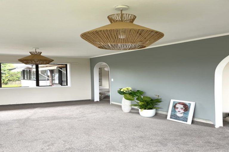Photo of property in 21 Woodview Rise, Botany Downs, Auckland, 2010