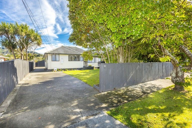 Photo of property in 18 Mary Crescent, Elderslea, Upper Hutt, 5018