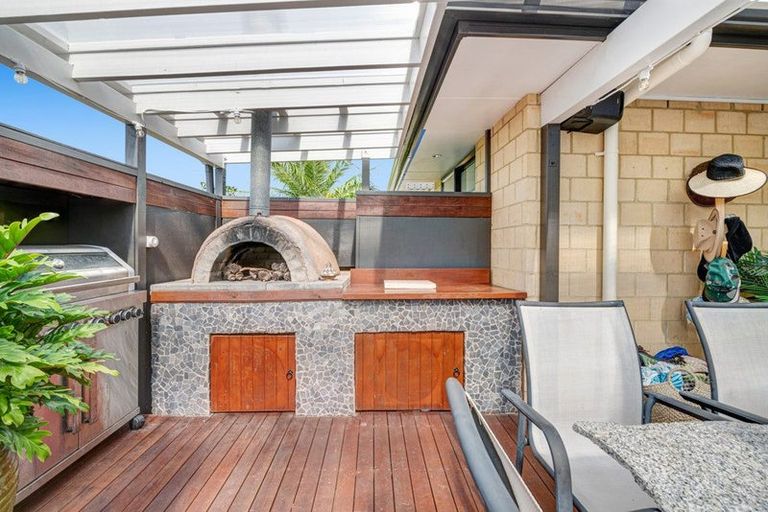 Photo of property in 8a Astrolabe Place, Gulf Harbour, Whangaparaoa, 0930