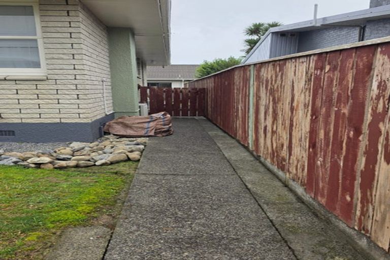 Photo of property in 52 Karaka Crescent, Levin, 5510