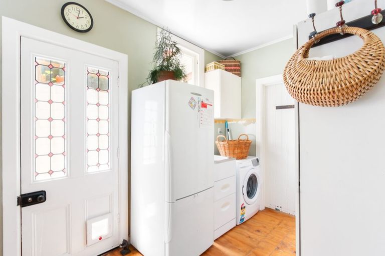 Photo of property in 48 Faraday Street, Hospital Hill, Napier, 4110