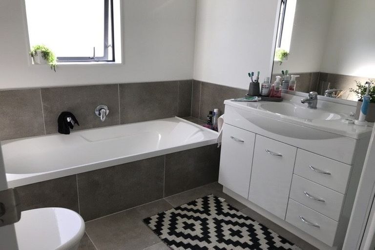 Photo of property in 38 Hollowout Street, Takanini, 2112