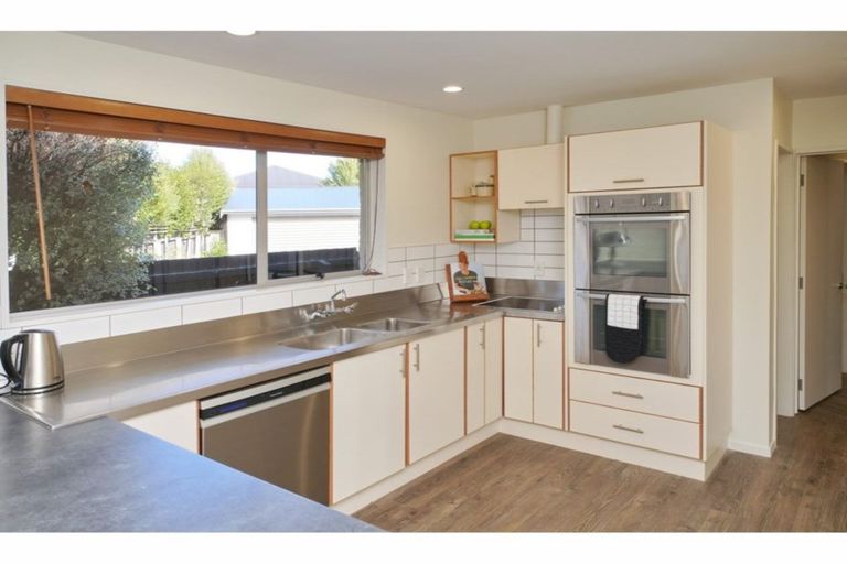 Photo of property in 6 Banff Place, Avonhead, Christchurch, 8042