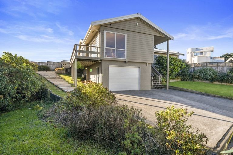 Photo of property in 82 Beacon Hill Road, Strathmore Park, Wellington, 6022