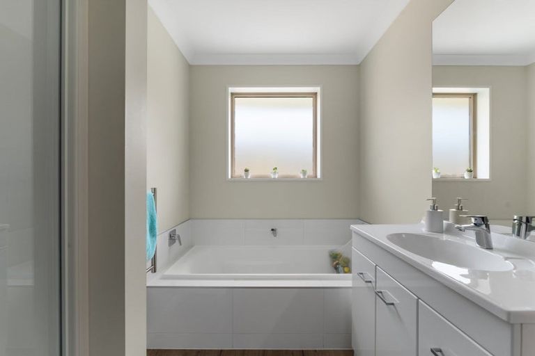 Photo of property in 2 Pukeko Place, Picton, 7220