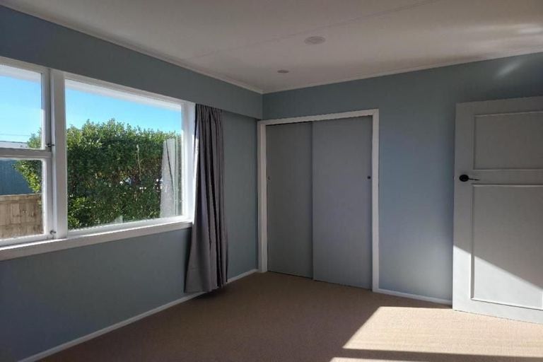 Photo of property in 28 Old South Road, Okato, 4335