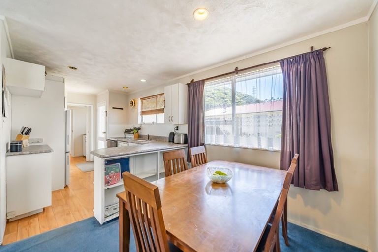 Photo of property in 47 Hartford Crescent, Totara Park, Upper Hutt, 5018