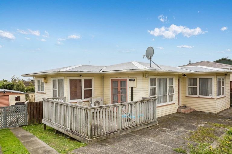 Photo of property in 73 Driver Crescent, Cannons Creek, Porirua, 5024