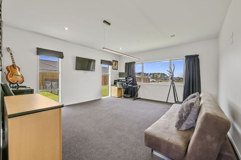 Photo of property in 22 Mercade Close, Stratford, 4332