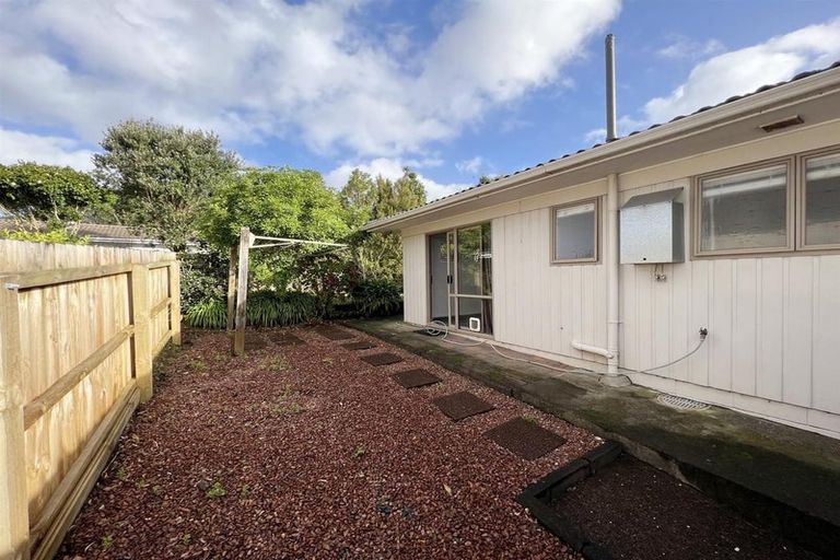 Photo of property in 35 Widmore Drive, Massey, Auckland, 0614
