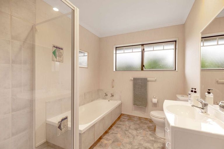 Photo of property in 11 Sutherland Crescent, Westbrook, Palmerston North, 4412