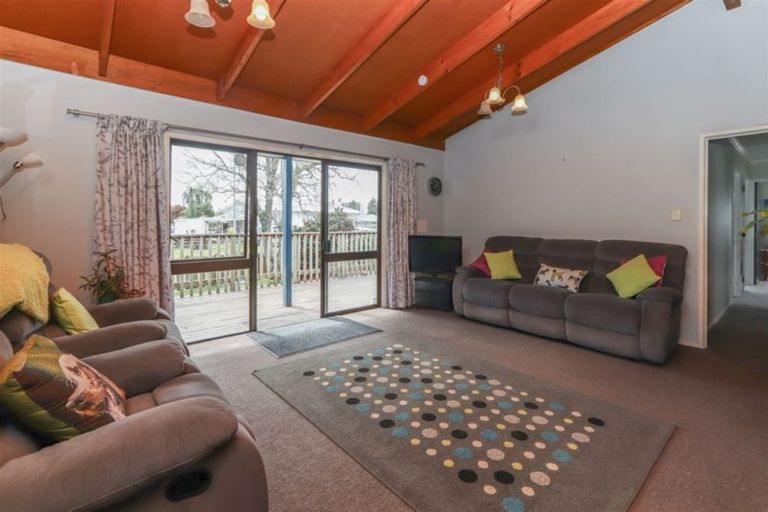 Photo of property in 3 Tainui Terrace, Inglewood, 4330