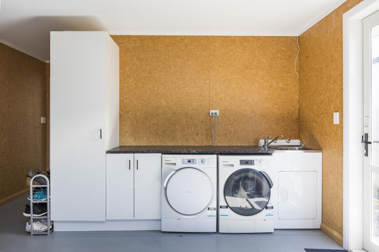 Photo of property in 15 Freedom Drive, Kelvin Grove, Palmerston North, 4414