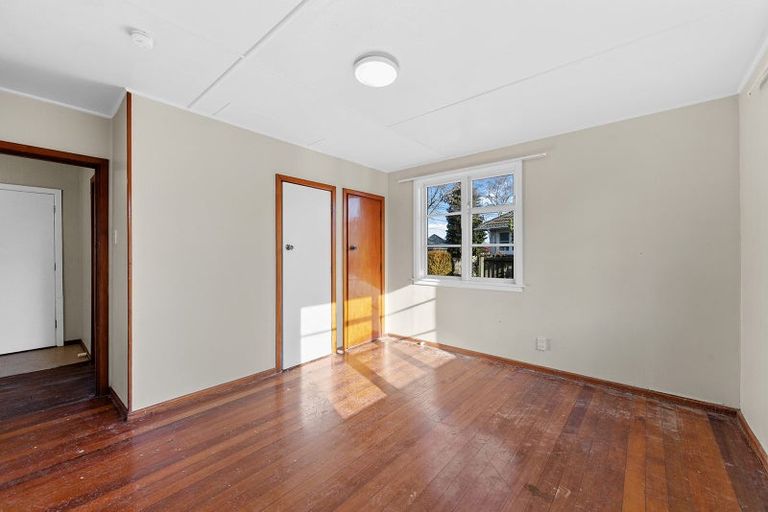 Photo of property in 8 Hooker Avenue, Bryndwr, Christchurch, 8053