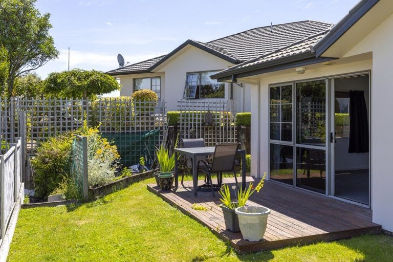 Photo of property in 28 Lakeridge Close, Rangatira Park, Taupo, 3330
