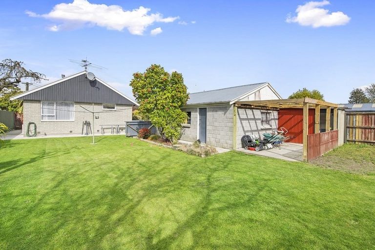 Photo of property in 67 Farquhars Road, Redwood, Christchurch, 8051