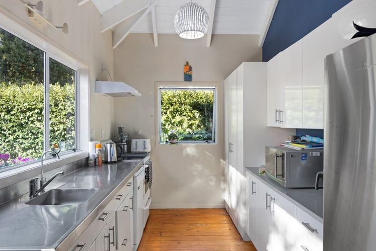 Photo of property in 54 Walton Street, Red Beach, 0932