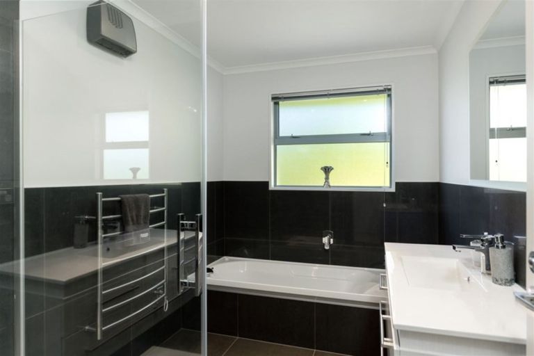 Photo of property in 26 Russell Street, Picton, 7220