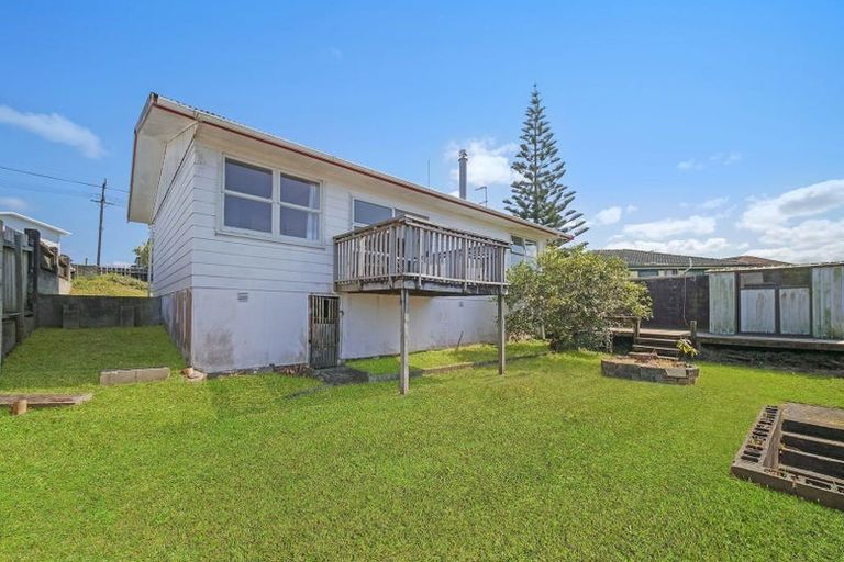 Photo of property in 71 Seaview Road, Glenfield, Auckland, 0629