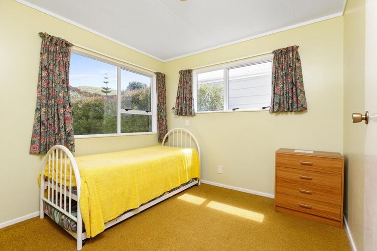 Photo of property in 16 Tamarisk Drive, Riversdale Beach, Masterton, 5872