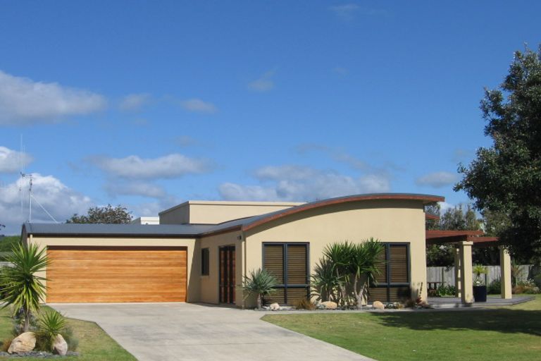 Photo of property in 13 Wakanoi Place, Bowentown, Waihi Beach, 3177