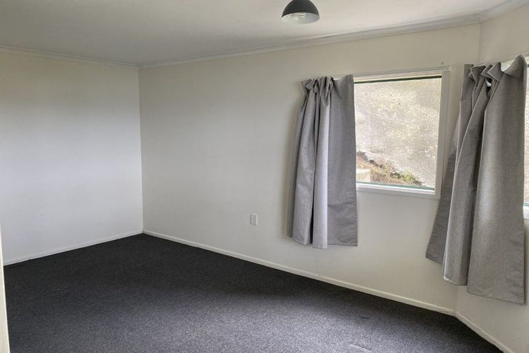 Photo of property in 9d Edgecombe Street, Newlands, Wellington, 6037