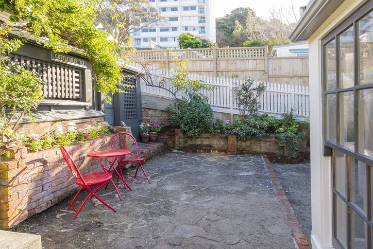 Photo of property in 7 Cottleville Terrace, Thorndon, Wellington, 6011