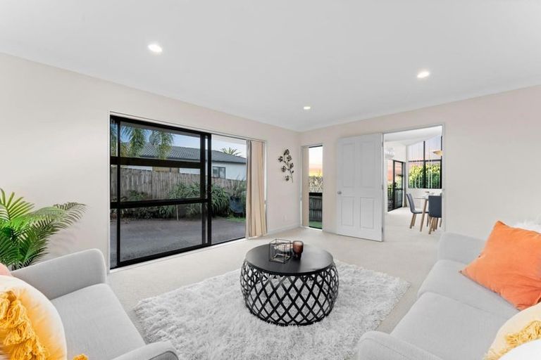 Photo of property in 64 San Valentino Drive, Henderson, Auckland, 0612