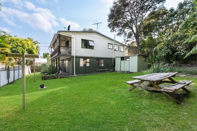 Photo of property in 25 Waiora Road, Stanmore Bay, Whangaparaoa, 0932